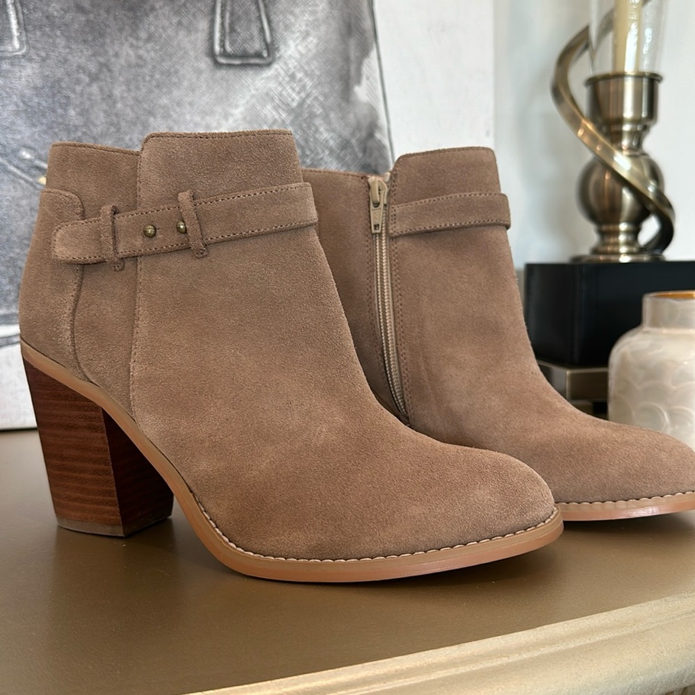 Sole Society suede booty